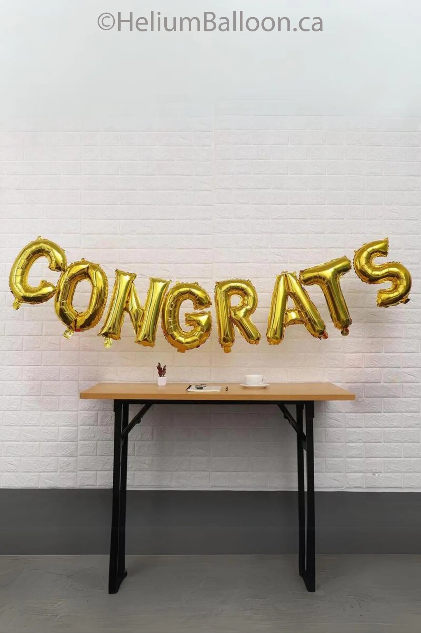 congrats-gold-letter-balloons-wall